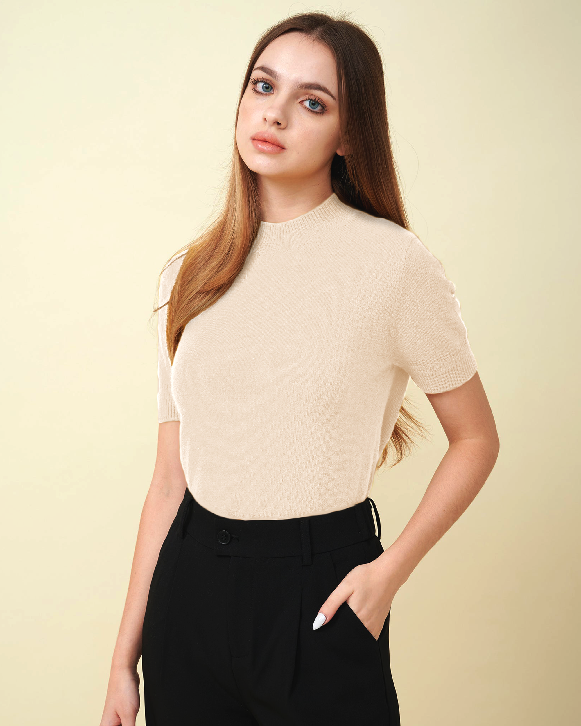 A front view of a cashmere pullover in white showing the fit , very soft , very comfy , DAVINII , 100% cashmere