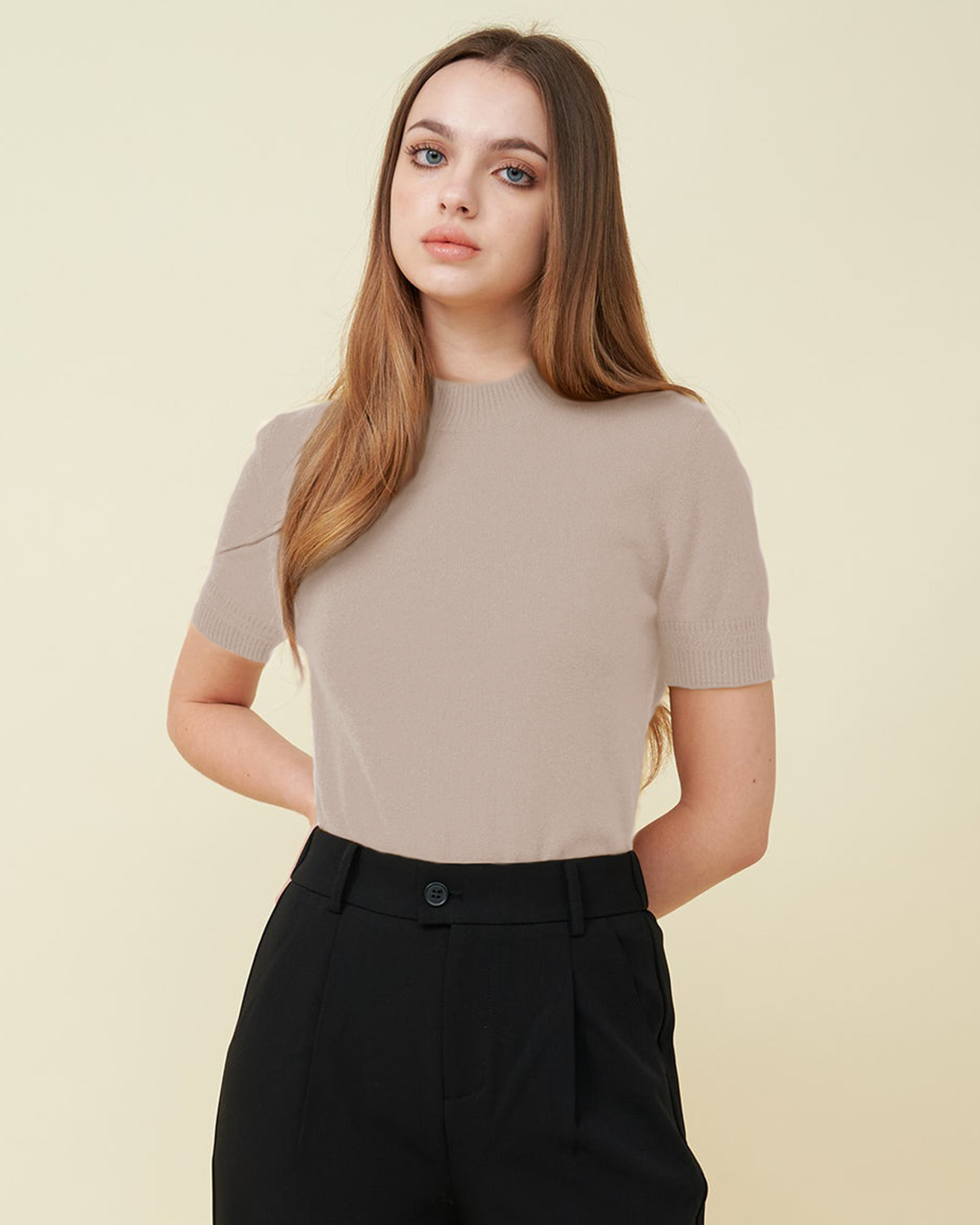 A front view of a cashmere pullover in oat showing the fit , very soft , very comfy , DAVINII , 100% cashmere