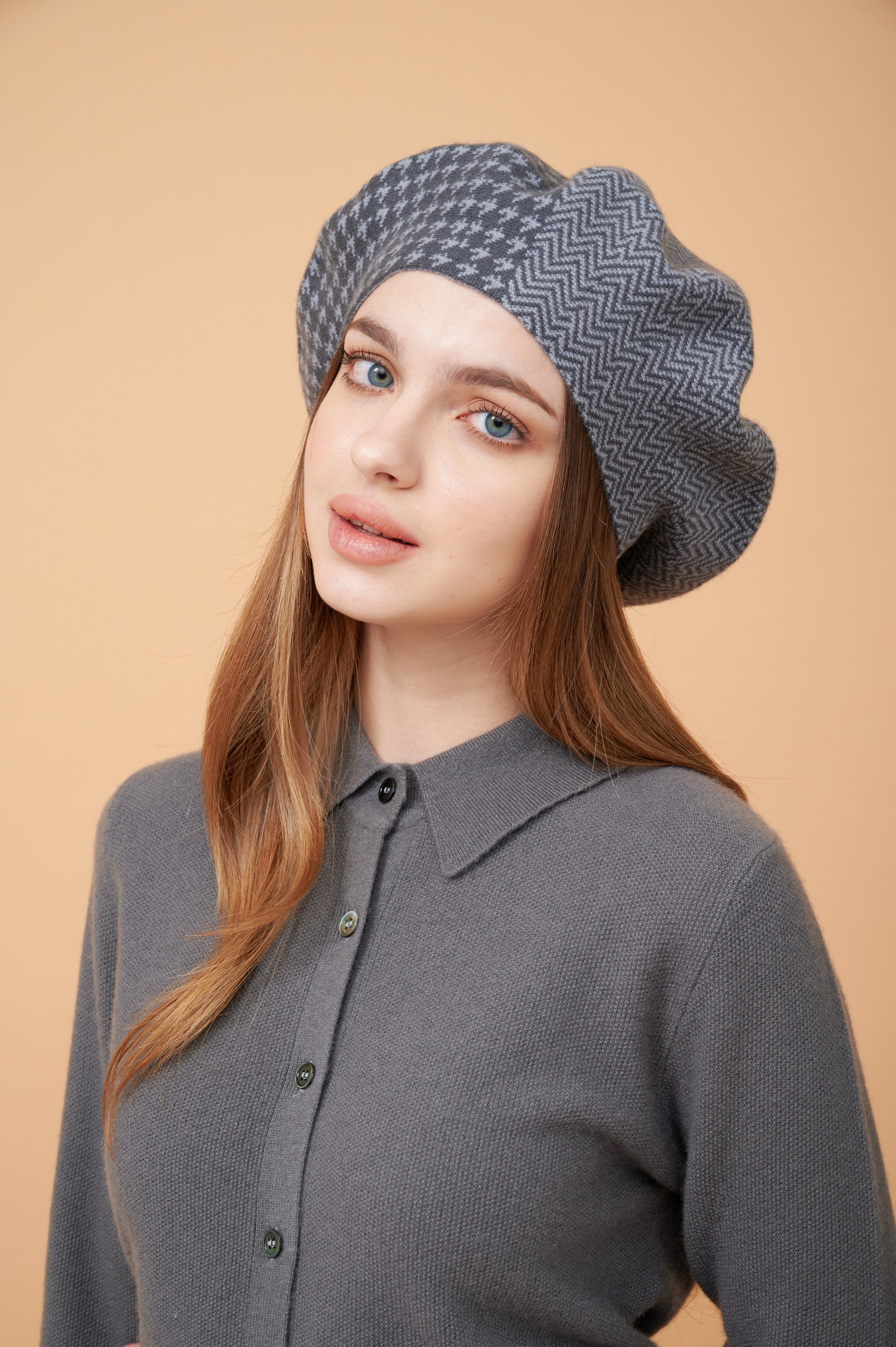 Cashmere Hat , High Quality Hat , 100% Cashmere Hat , Hat For All Seasons , Made By Davinii , Front Image