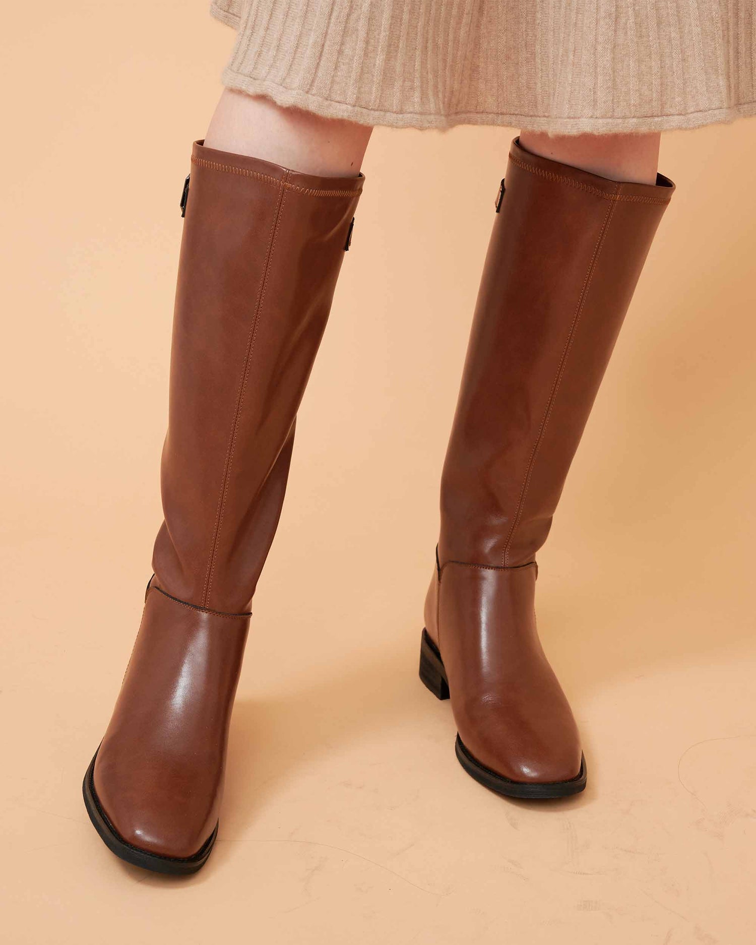 A leather boots , Very smooth and elegrant design , comfortable wear , wear and tear ,DAVINII