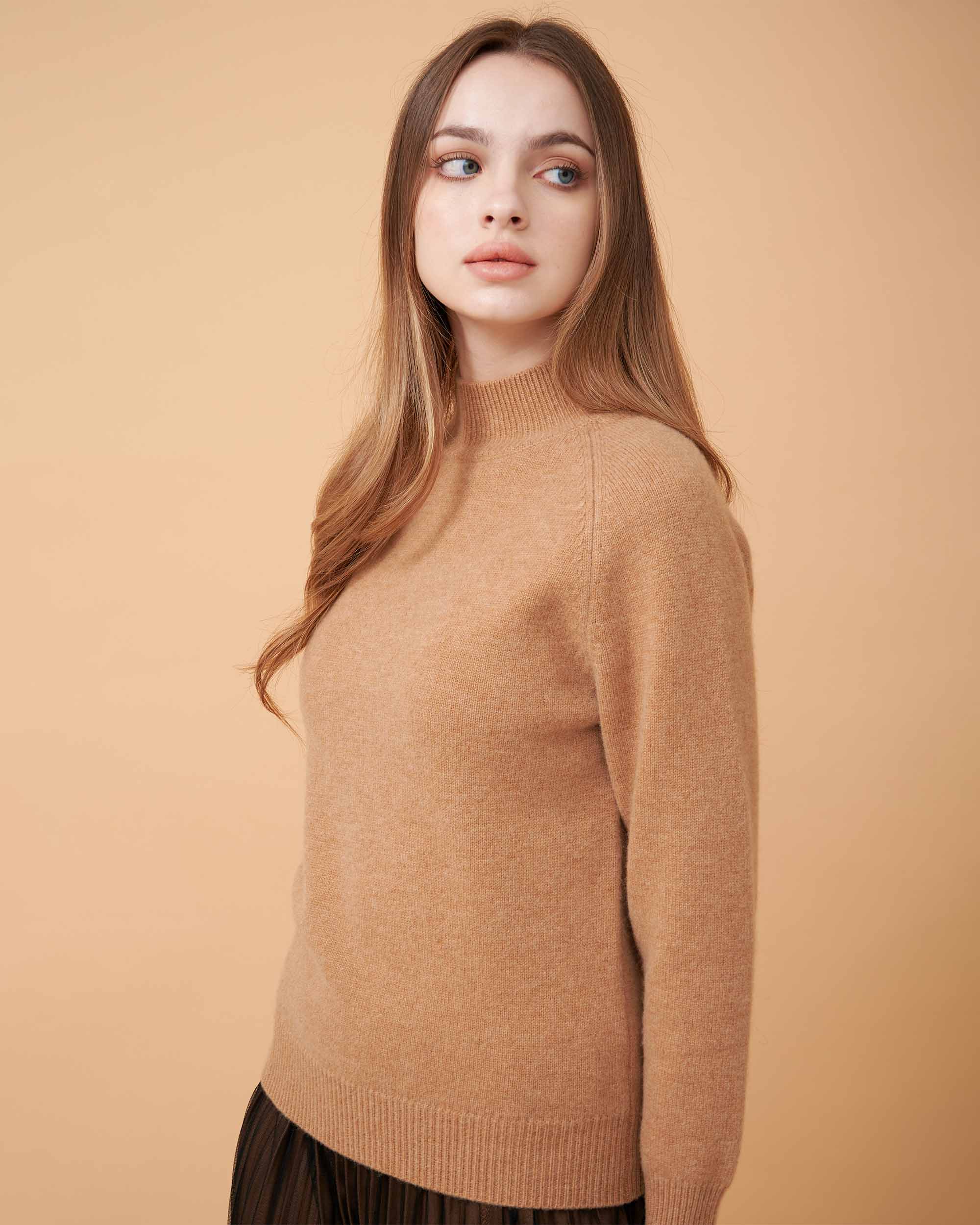 A plain knit sweater , touch of smoothness , very elegant and rich , fine-gauge cashmere , DAVINII