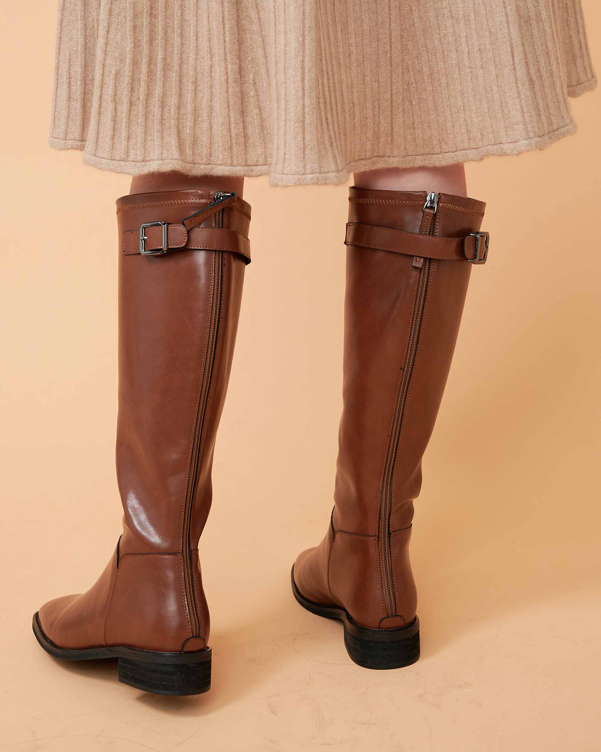 A leather boots , Very smooth and elegrant design , comfortable wear , wear and tear ,DAVINII