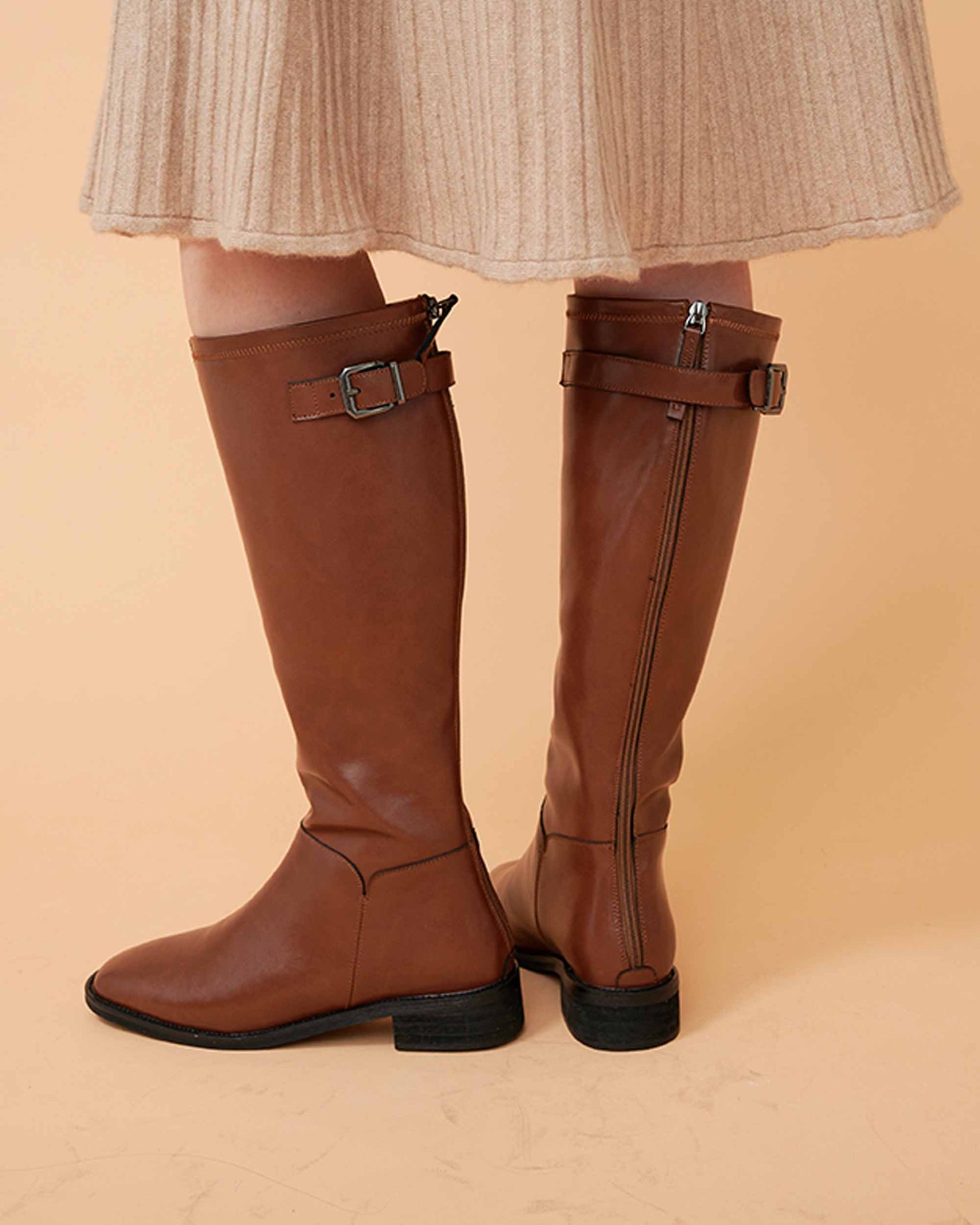 A leather boots , Very smooth and elegrant design , comfortable wear , wear and tear ,DAVINII
