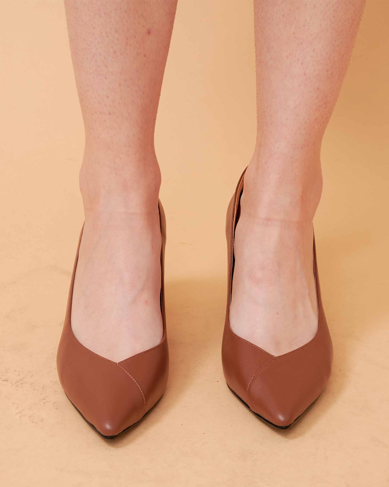 A leather pump , cow leather , rich and elegant appearence , Comfortable wear , wear for all cashmere outfit , DAVINII