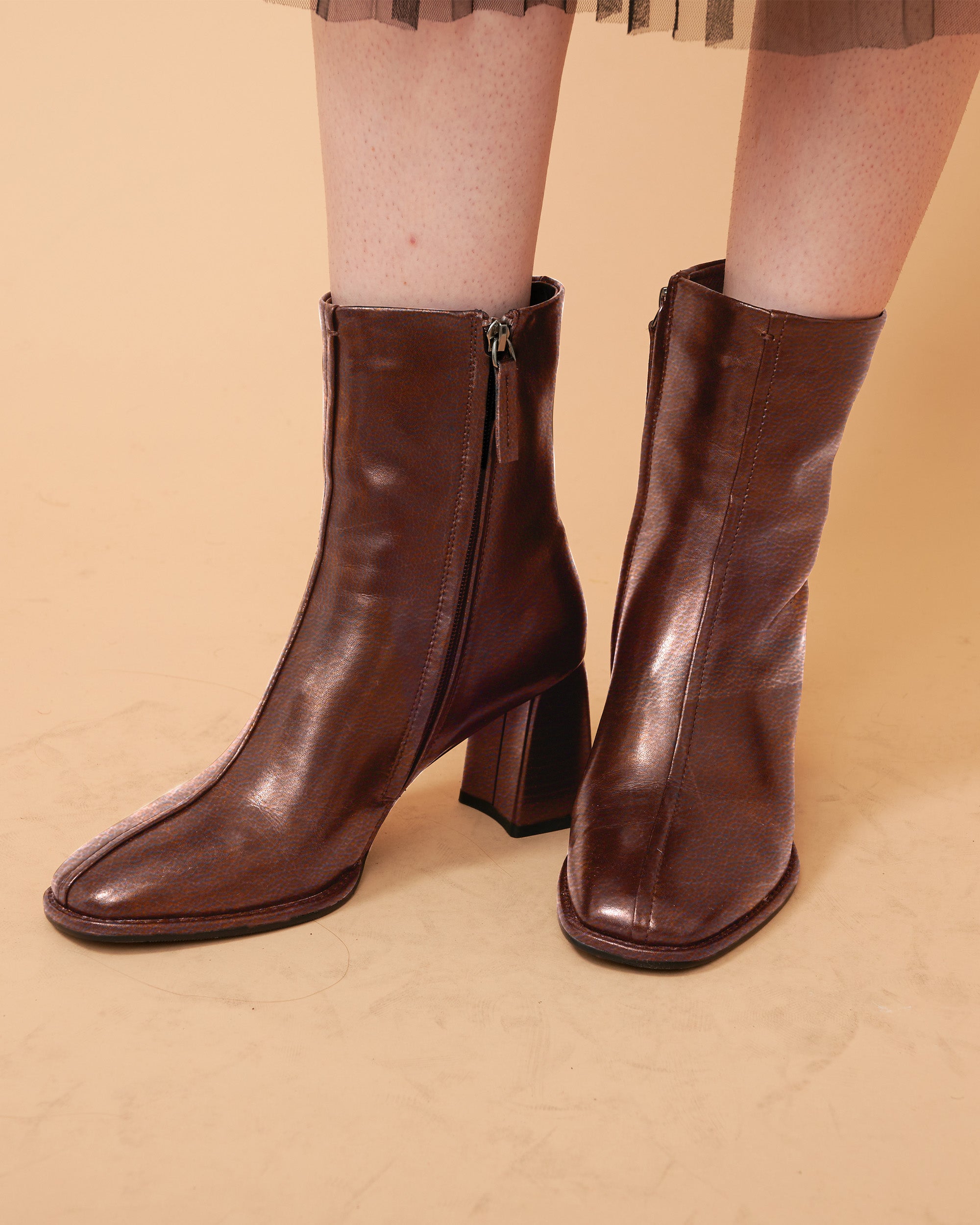 A leather ankle boots , Very smooth and elegrant design , comfortable wear , DAVINII