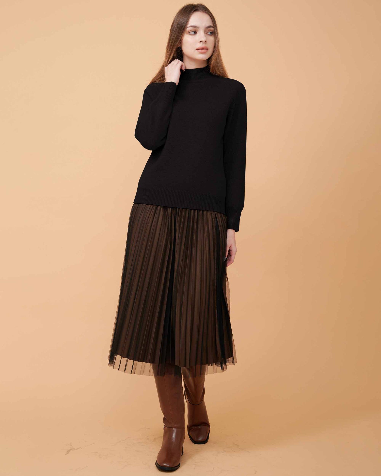 A plain knit sweater , touch of smoothness , very elegant and rich , fine-gauge cashmere , DAVINII