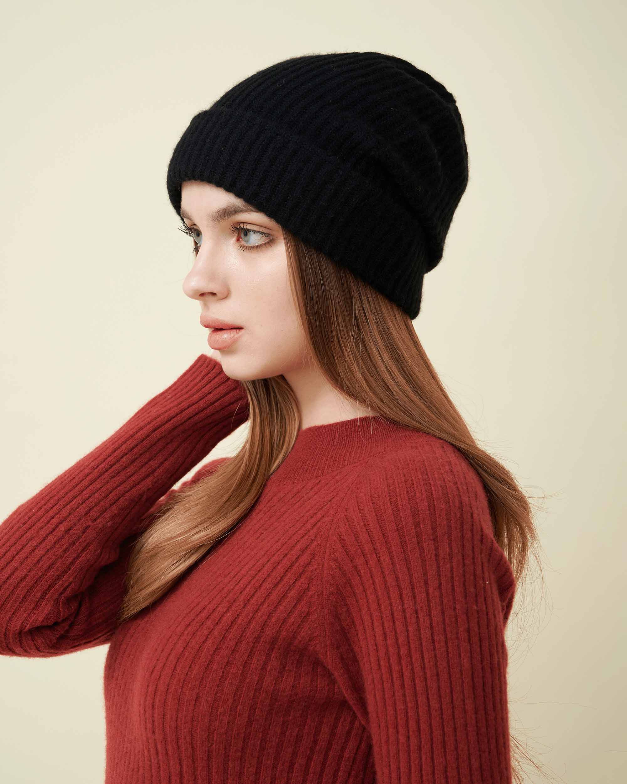 Cashmere Hat , High Quality Hat , Cashmere Black Hat , 100% Cashmere Hat , Hat For All Seasons , Made By Davinii , Side Image