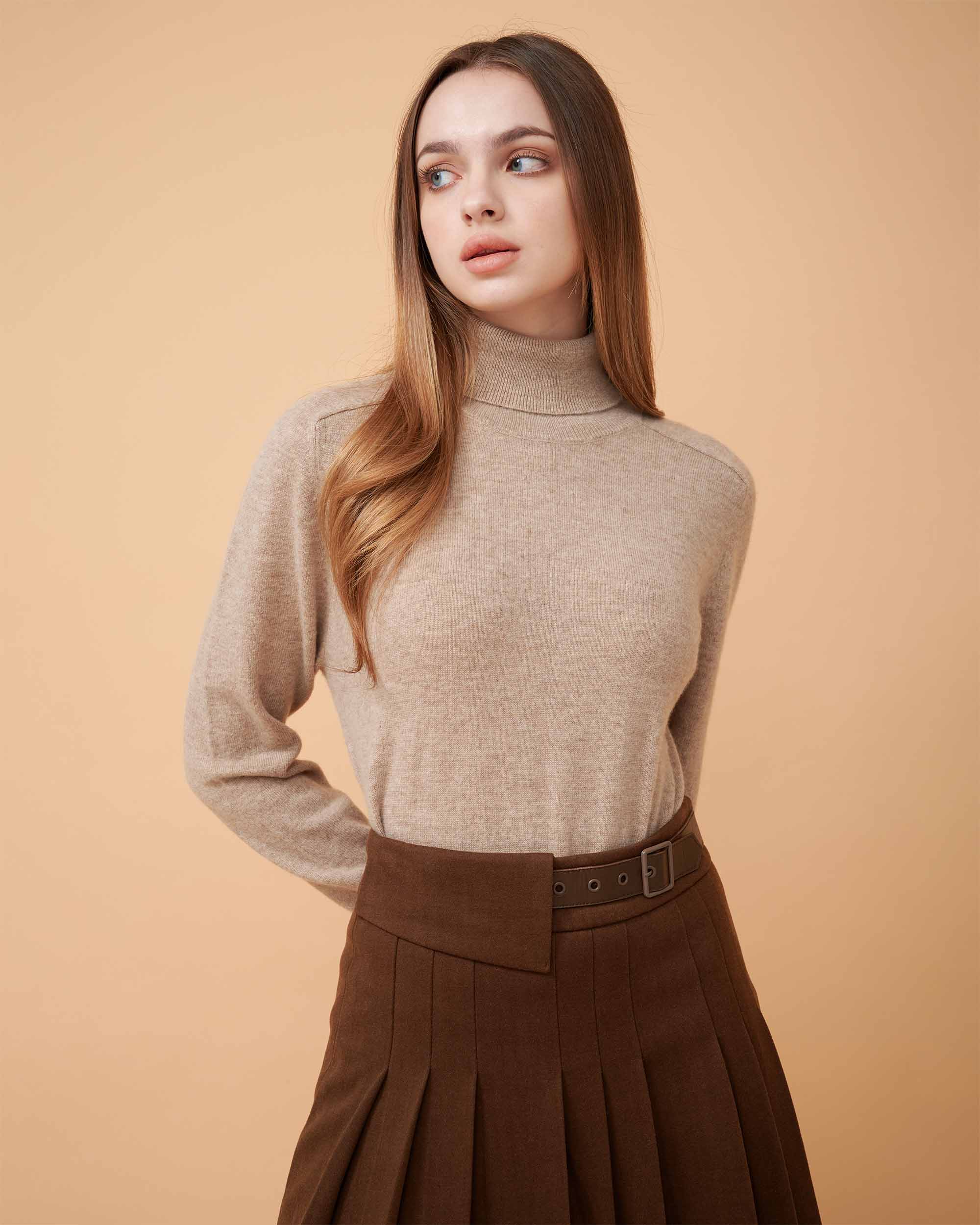 A front view finely knitted turtleneck sweater, Cashmere sweater , DAVINII , soft and comfy