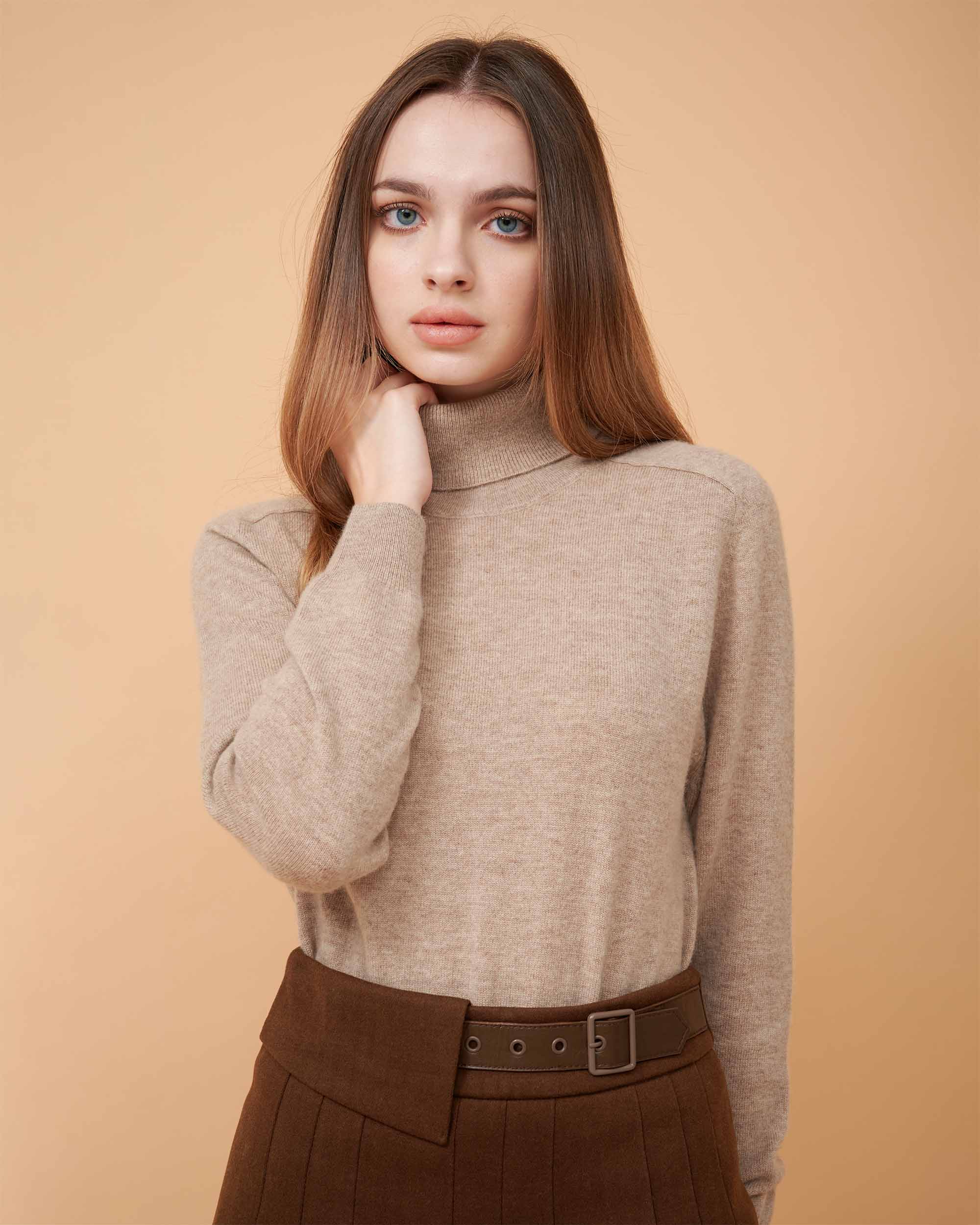 A front view finely knitted turtleneck sweater, Cashmere sweater , DAVINII , soft and comfy