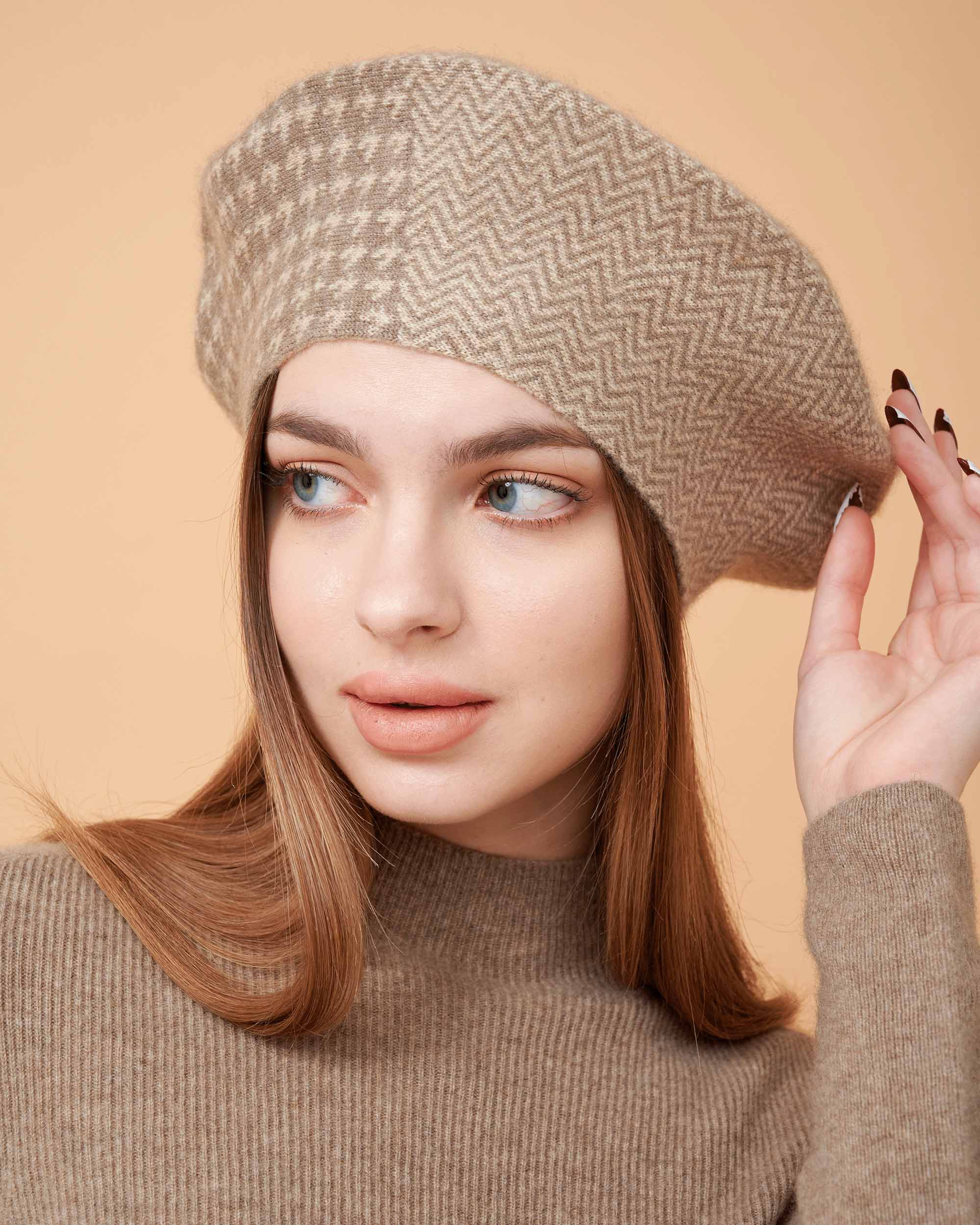 Cashmere Hat , High Quality Hat , 100% Cashmere Hat , Hat For All Seasons , Made By Davinii , Front Image