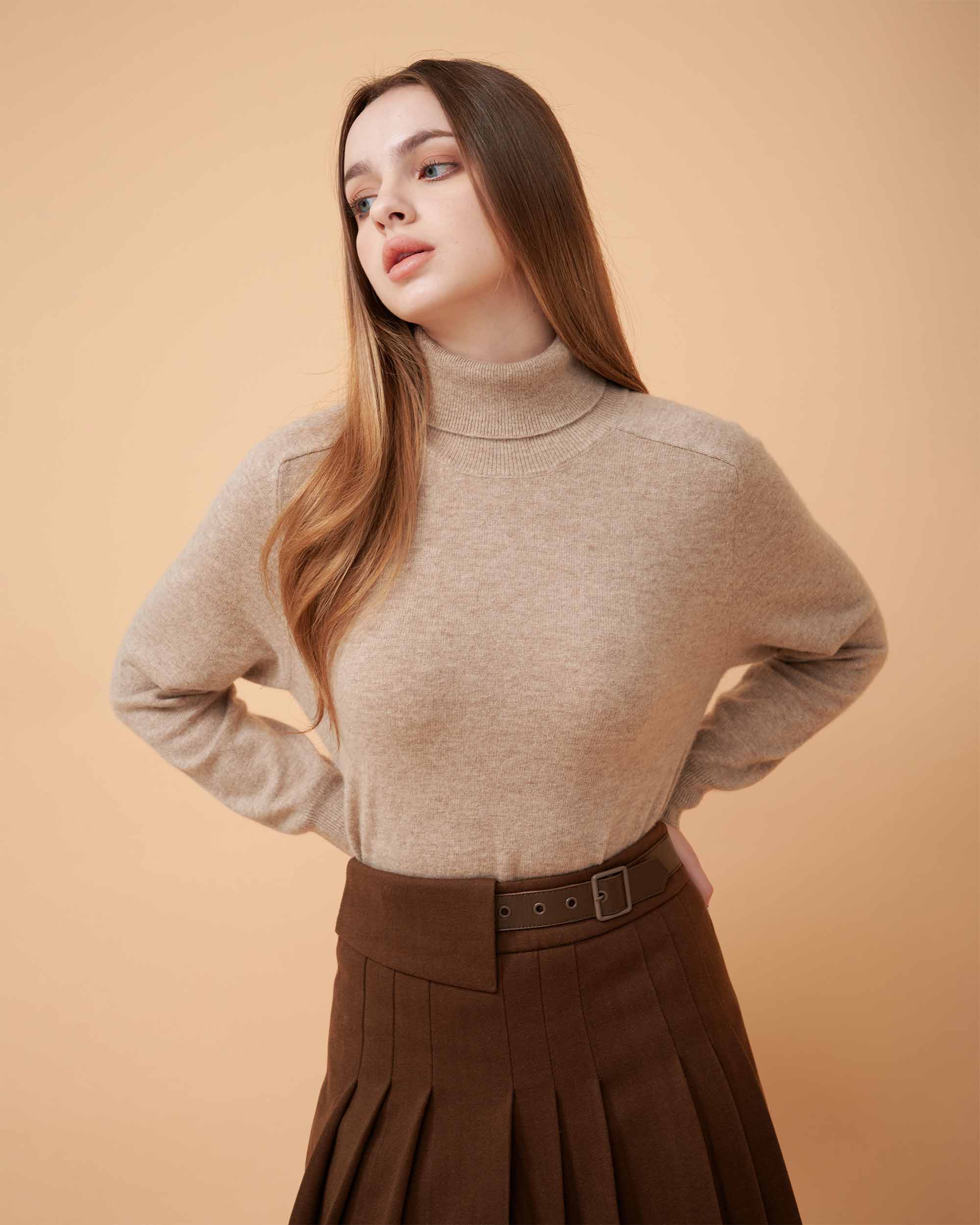 A front view finely knitted turtleneck sweater, Cashmere sweater , DAVINII , soft and comfy
