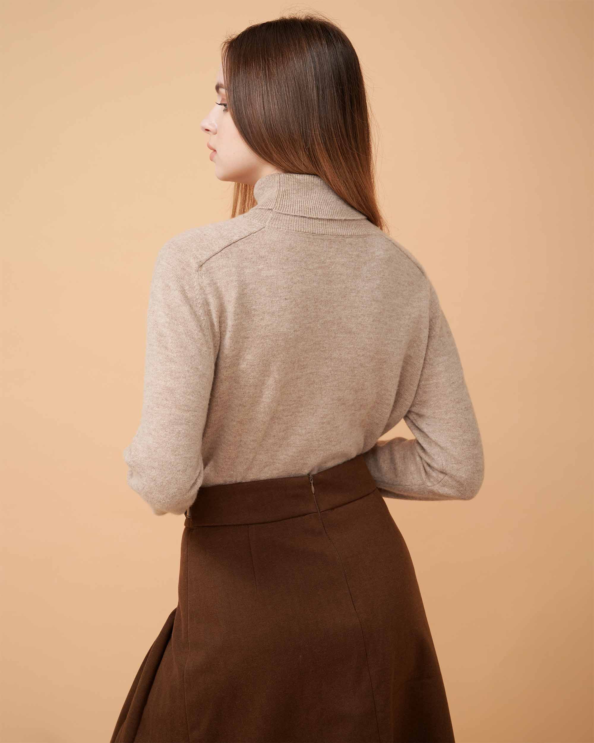 A back view finely knitted turtleneck sweater, Cashmere sweater , DAVINII , soft and comfy
