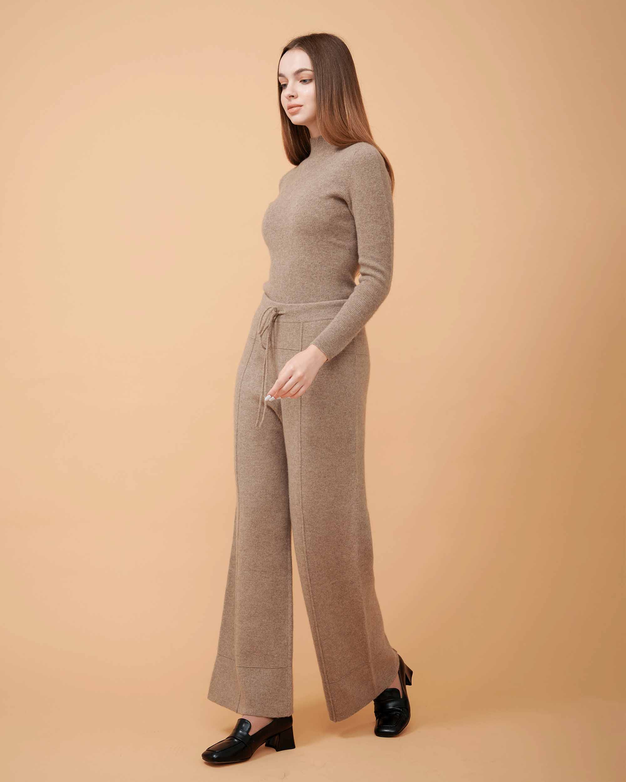 Cashmere Pant , Soft and comfy cashmere , Skin friendly Cashmere Pant , Side Image