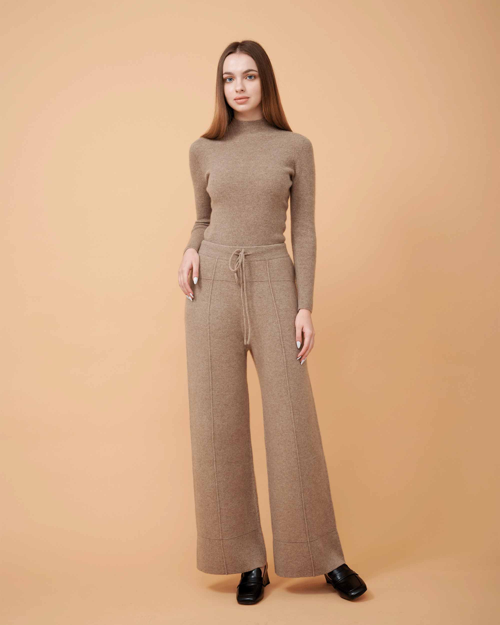 A front view of a plain cashmere sweater in taupe showing the fit , 100% Cashmere ,DAVINII