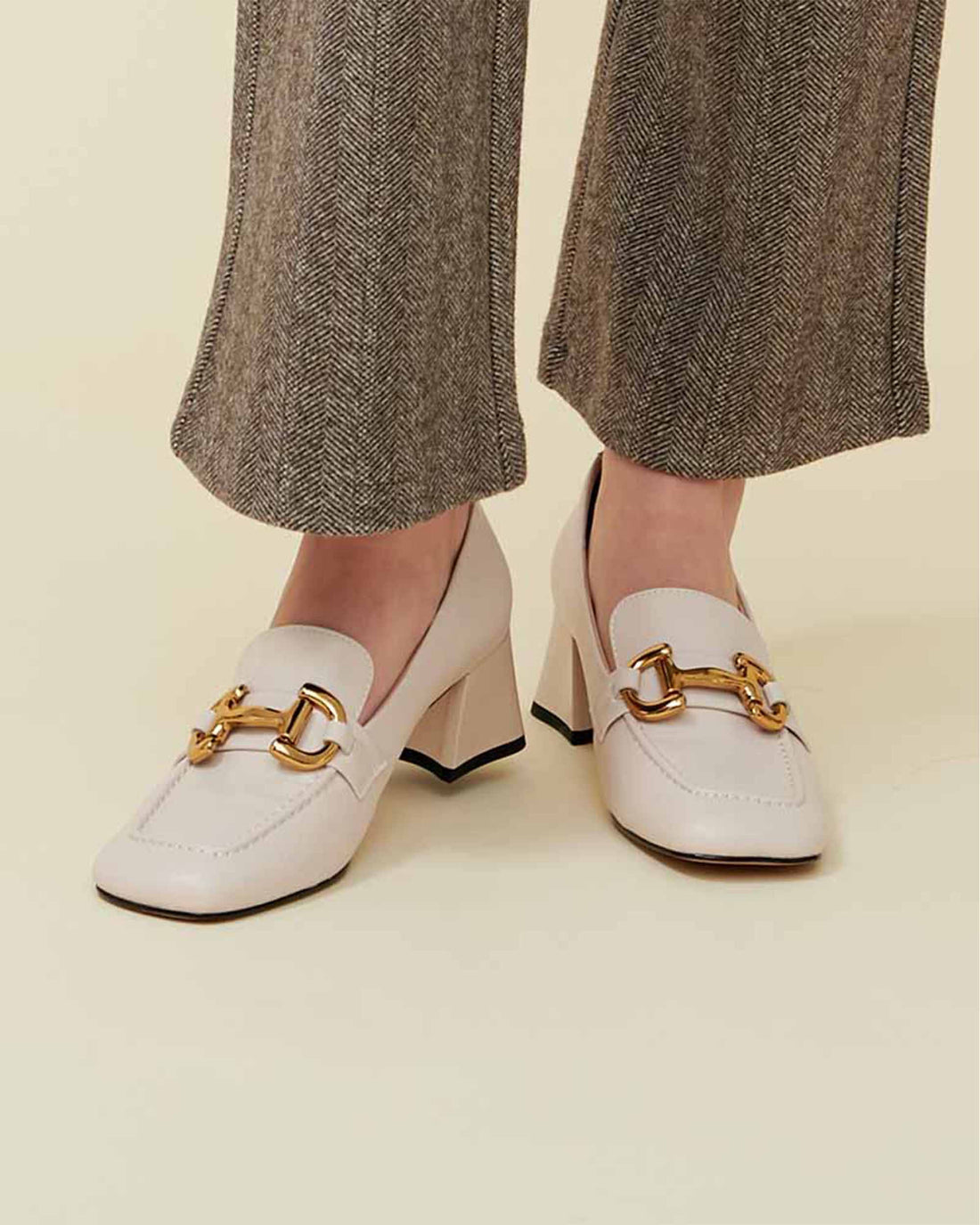 Leather loafer , beige , vey comfy and soft wear , with buckles , comfort and elegance , DAVINII