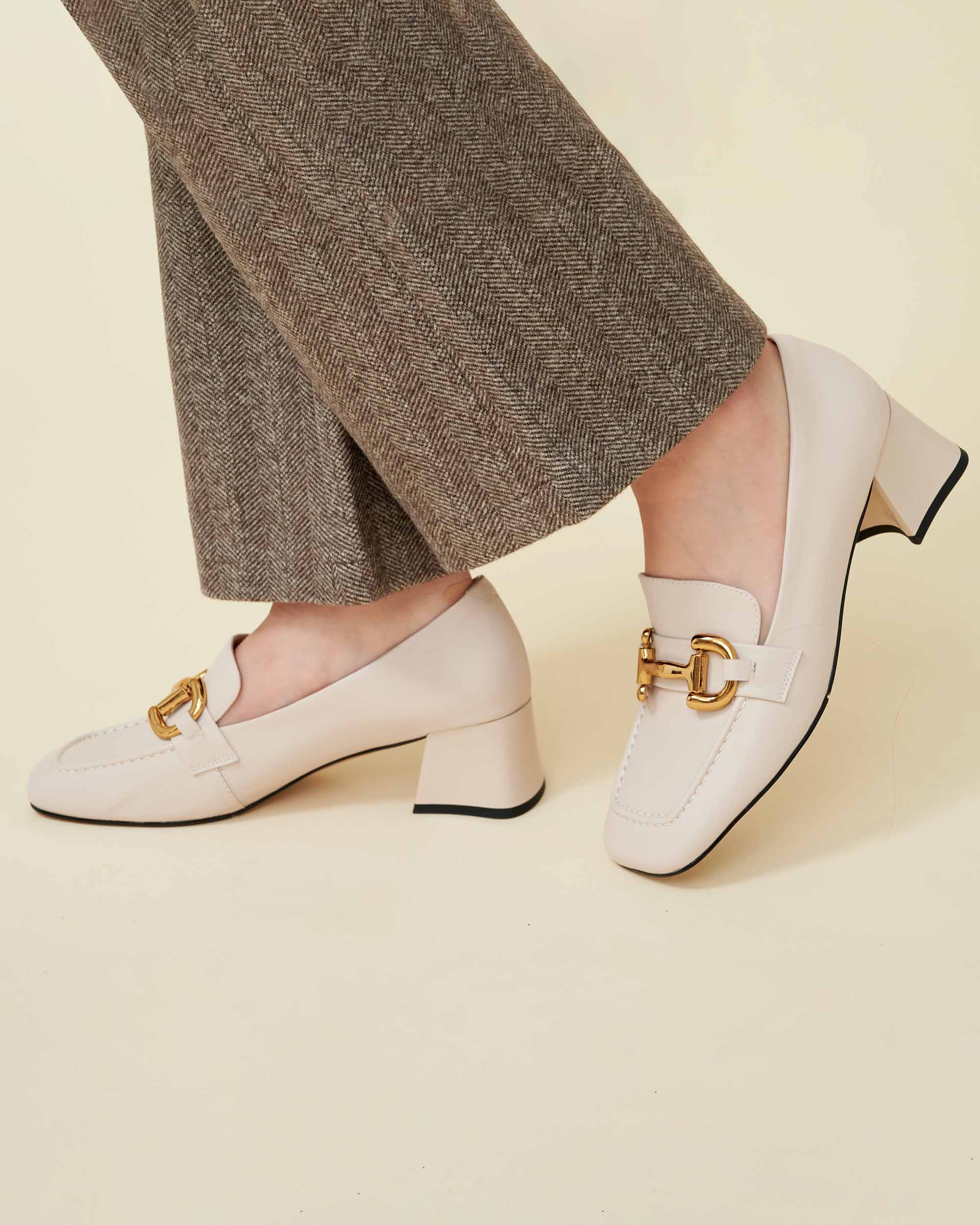 Leather loafer , beige , vey comfy and soft wear , with buckles , comfort and elegance , DAVINII