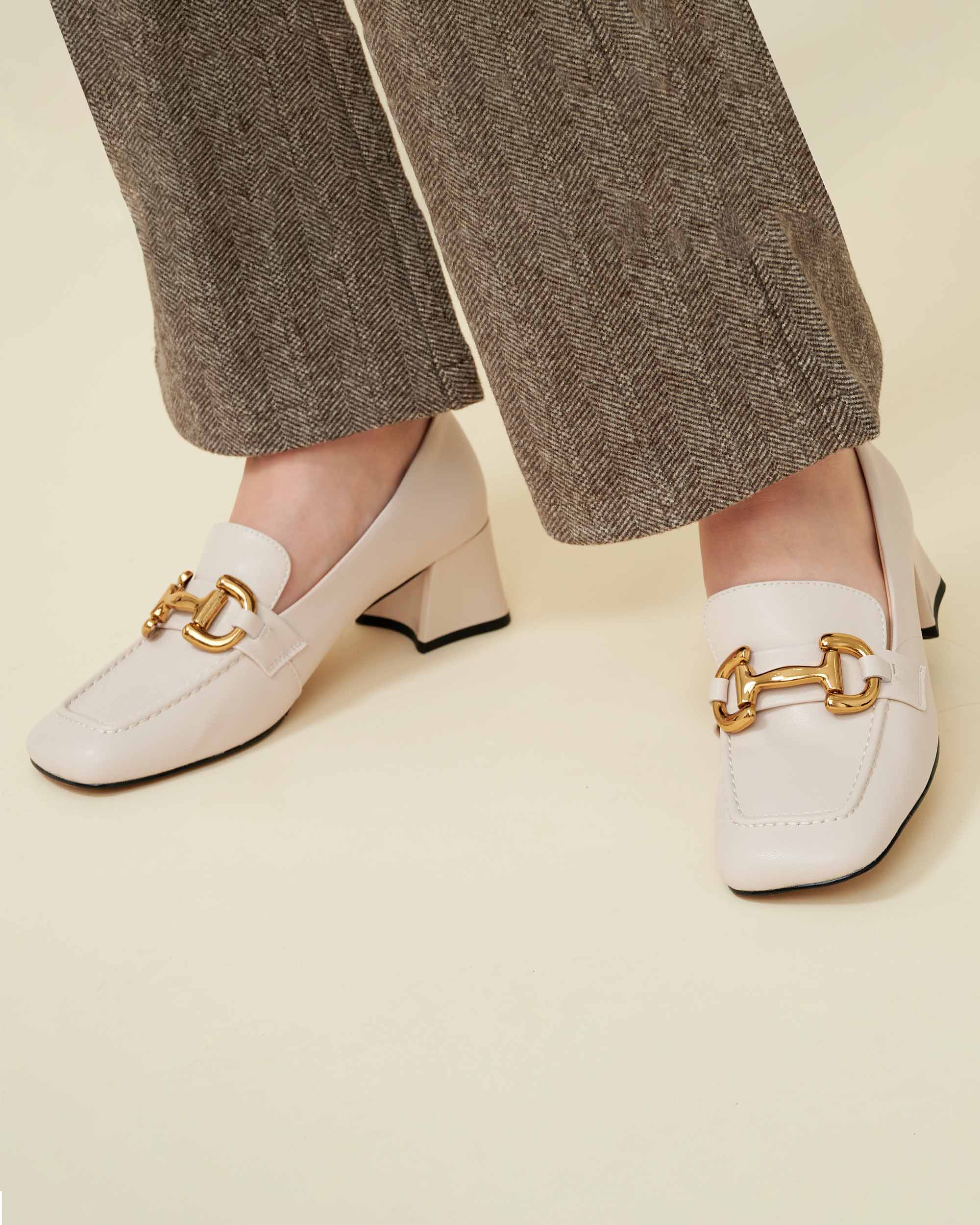 Leather loafer , beige , vey comfy and soft wear , with buckles , comfort and elegance , DAVINII