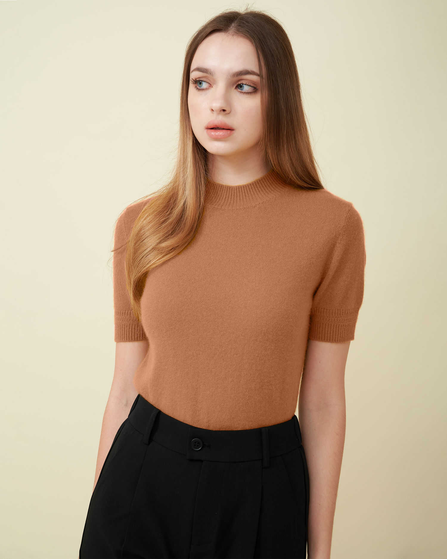 A front view of a cashmere pullover in toffee showing the  fit , very soft , very comfy , DAVINII , 100% cashmere