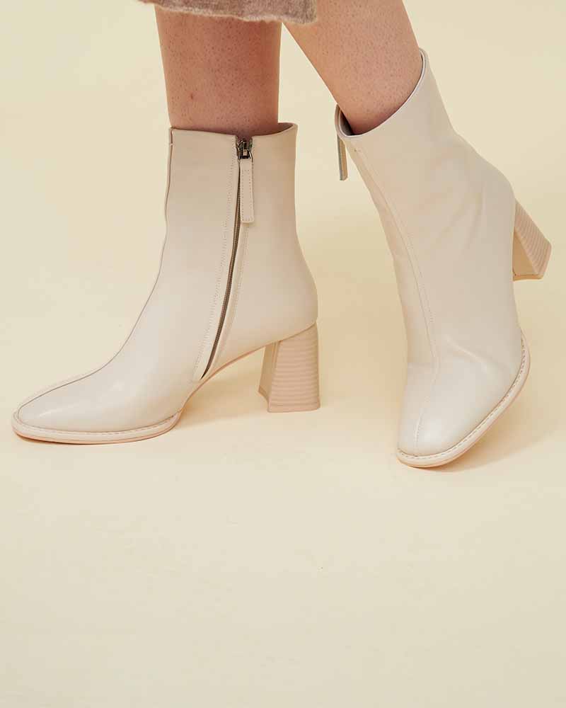 A leather ankle boots , Very smooth and elegrant design , comfortable wear , white ,  DAVINII
