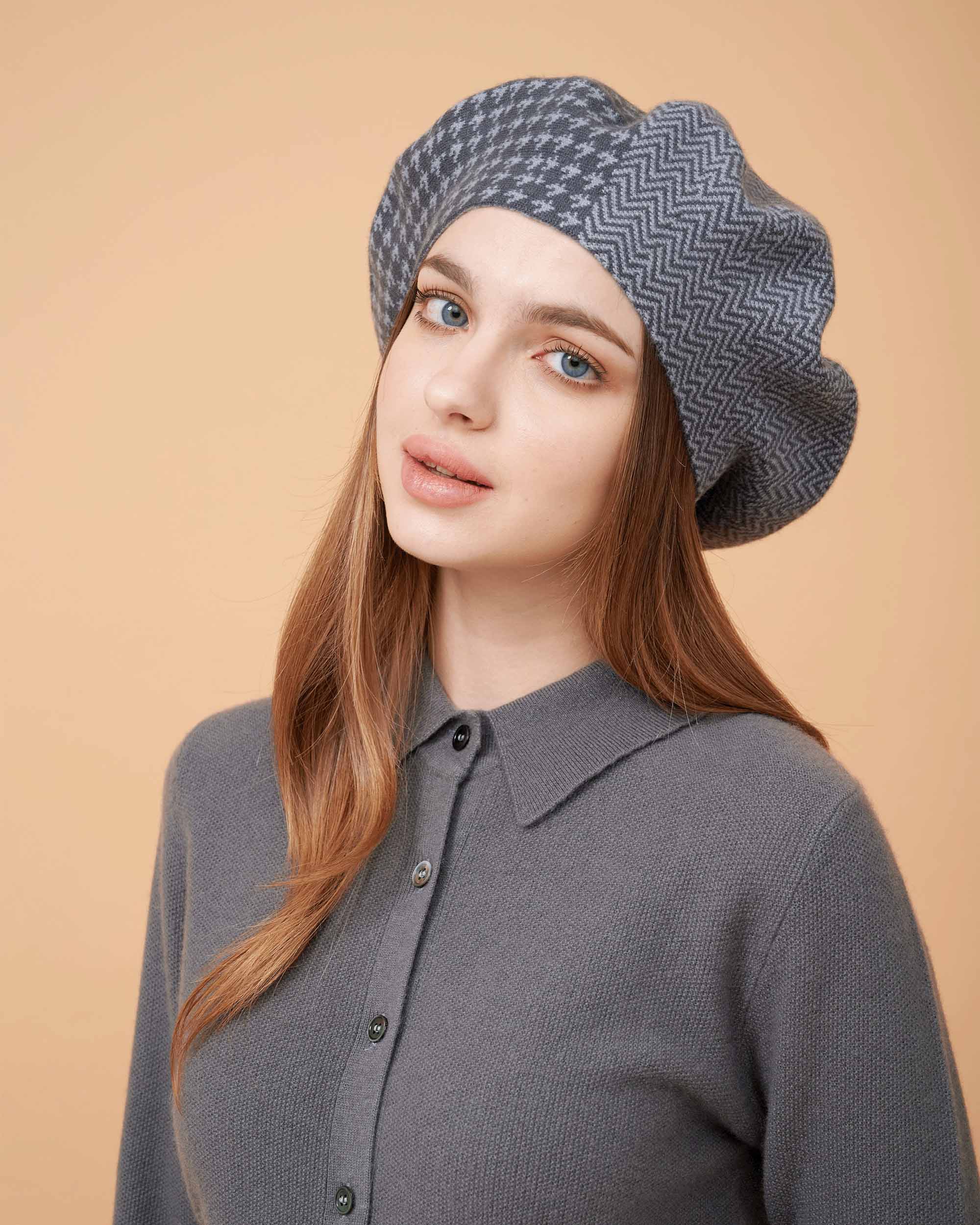 Cashmere Hat , High Quality Hat , Grey Colour Hat, 100% Cashmere Hat , Hat For All Seasons , Made By Davinii , Front Image 