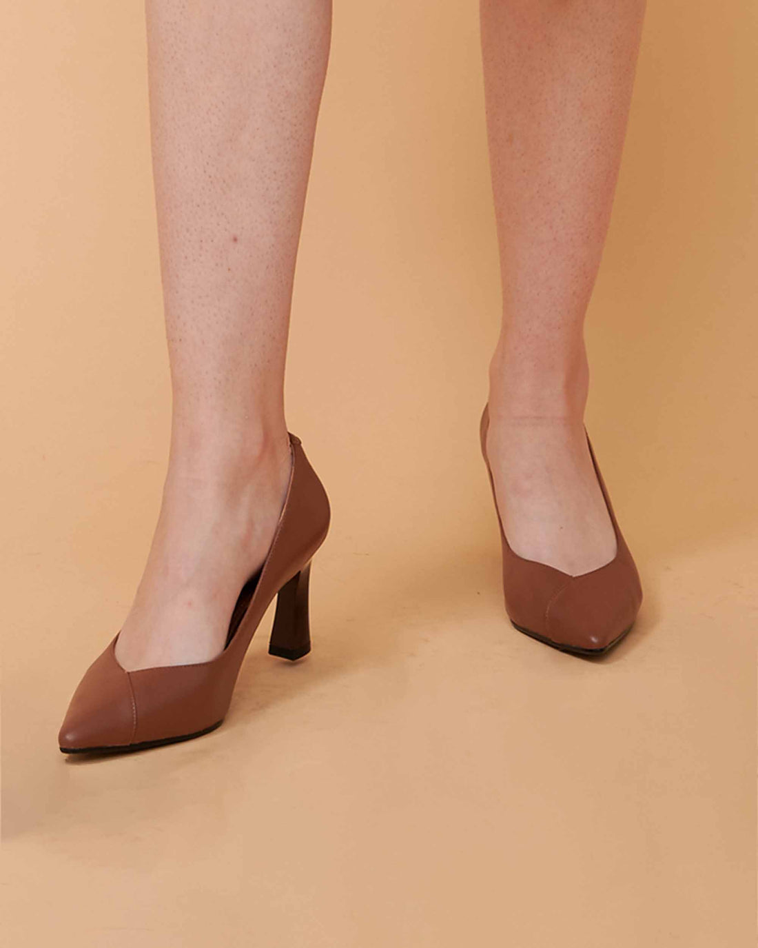 A leather pump , cow leather , rich and elegant appearence , Comfortable wear , wear for all cashmere outfit , DAVINII