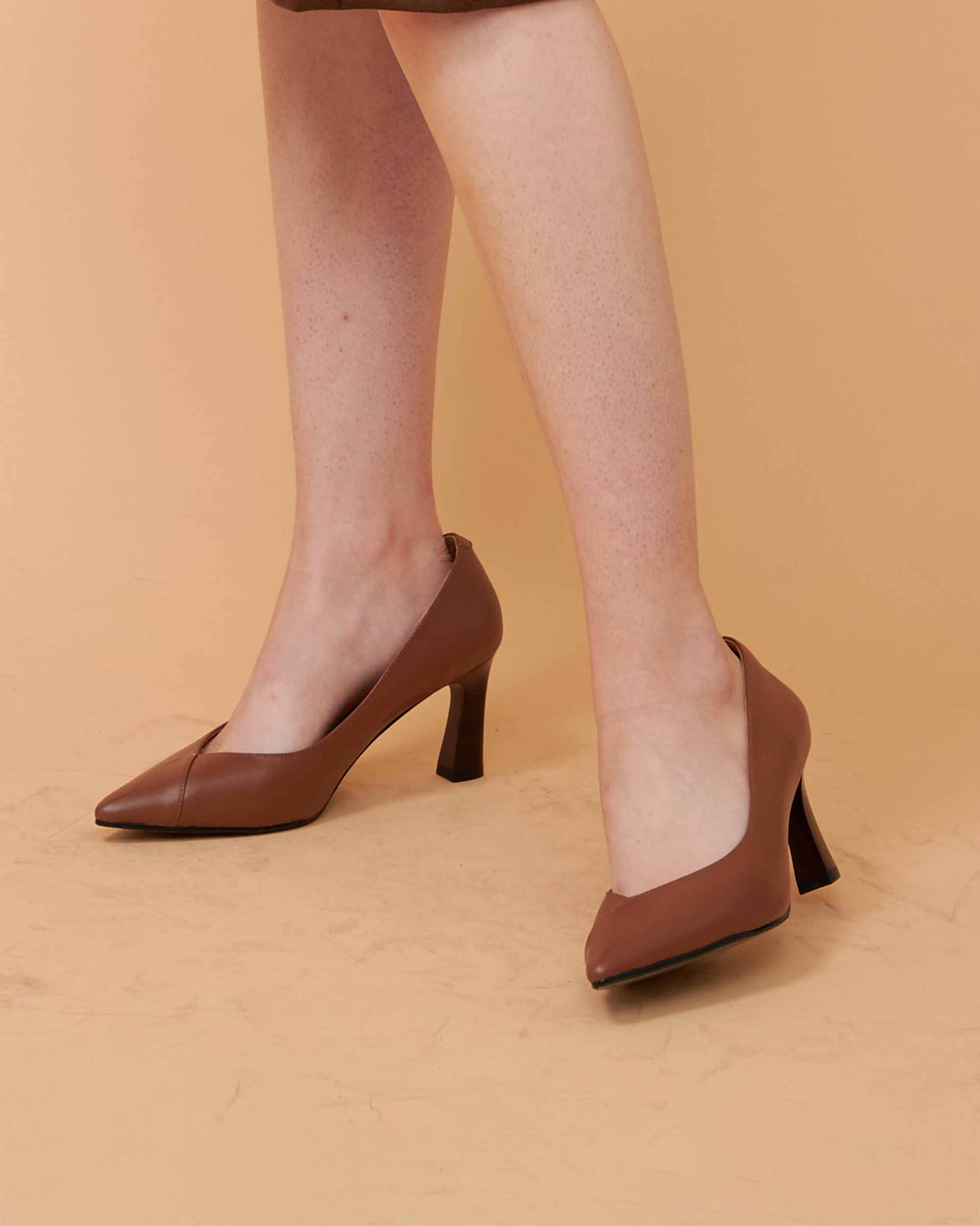 A leather pump , cow leather , rich and elegant appearence , Comfortable wear , wear for all cashmere outfit , DAVINII