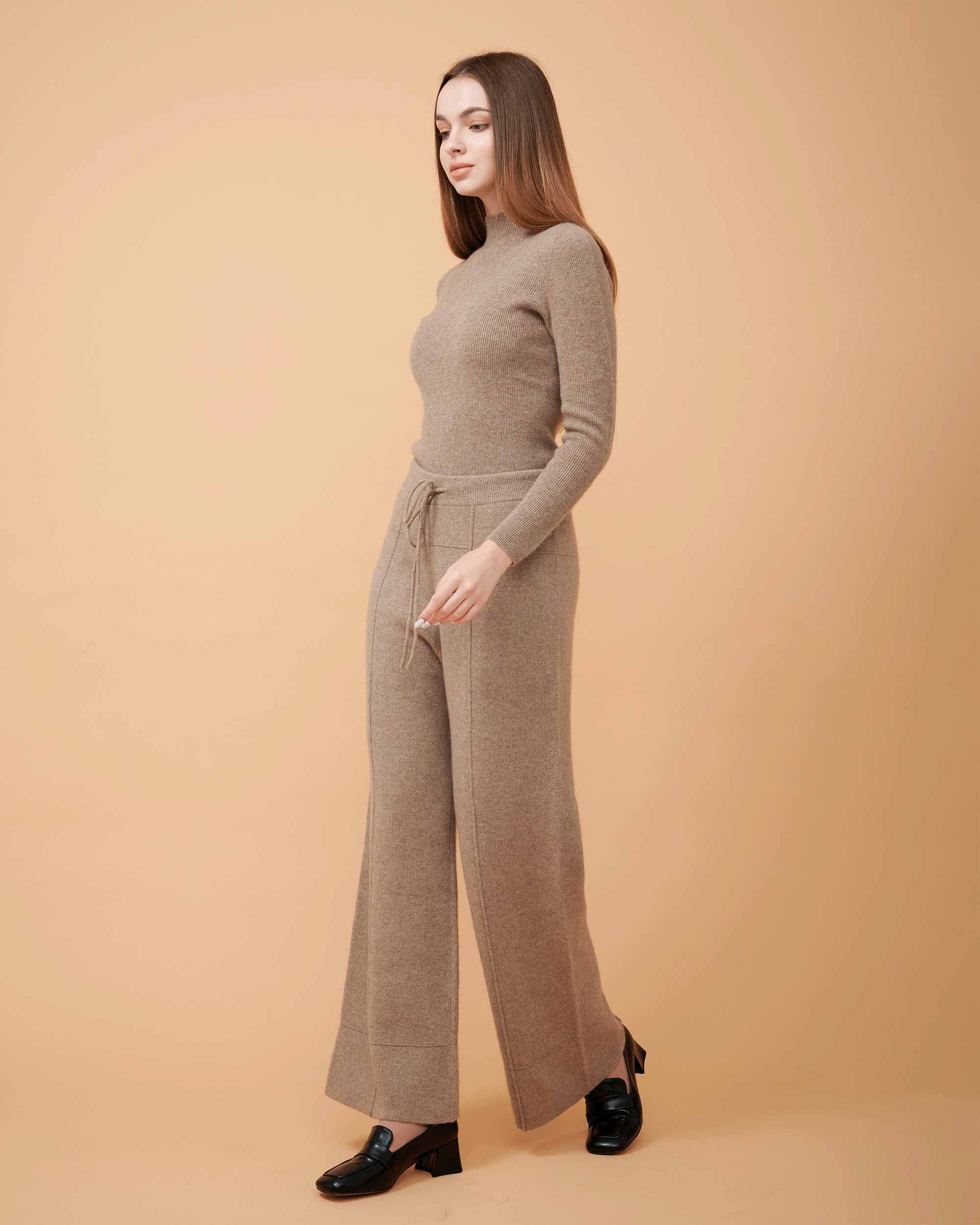 Cashmere Pant , Soft and comfy cashmere , Skin friendly Cashmere Pant , Side Image 